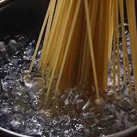 茄香浓意面的做法图解1