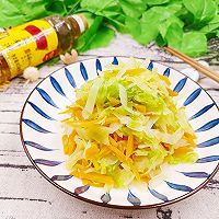 #菜油就选外婆乡,新鲜开榨抢先尝# 卷心菜炒胡萝卜丝的做法图解8