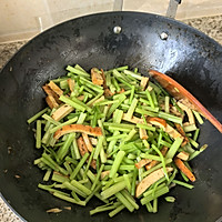 美味豆干炒芹菜的做法图解7
