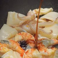 泰国打抛海鲜炒意面的做法图解3