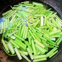 #纳福汇轻松喷出美味#芹菜胡萝卜木耳凉拌腐竹的做法图解4