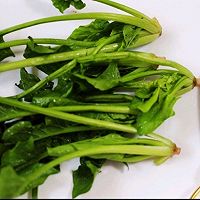 菠菜羊肉鸡蛋面的做法图解1