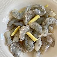 #夏日鲜味轻享健康#虾仁炒豌豆的做法图解1