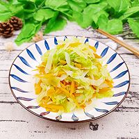 #菜油就选外婆乡,新鲜开榨抢先尝# 卷心菜炒胡萝卜丝的做法图解7