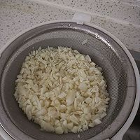 #夏日鲜味轻享健康#蒜蓉粉丝蒸巴沙鱼的做法图解1