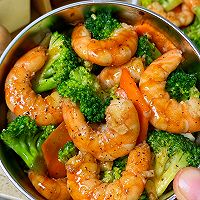 夏日减脂餐!低卡美味的西兰花炒虾仁的做法图解5