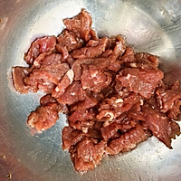 香菜拌牛肉的做法图解1