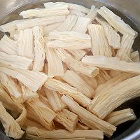#纳福汇轻松喷出美味#芹菜胡萝卜木耳凉拌腐竹的做法图解3