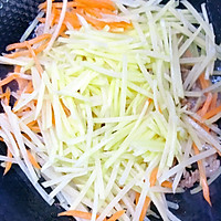 #夏日鲜味轻享健康#土豆炒肉丝的做法图解6