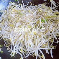 #豪吉藤椒油真香来袭#夏日减脂餐!虾仁炒豆芽的做法图解7