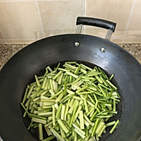 美味豆干炒芹菜的做法图解2