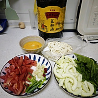 西红柿鸡蛋捞面#菜油就选外婆乡，新鲜开榨抢先尝#的做法图解1