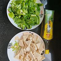 #豪吉藤椒油真香来袭#青椒炒豆片的做法图解2