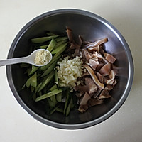 #夏日鲜味轻享健康#黄瓜拌猪耳的做法图解3