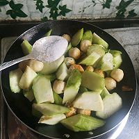 #夏日鲜味轻享健康#双鲜丝瓜炒鱼丸的做法图解10