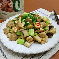 #夏日鲜味轻享健康#家常快手菜:杏鲍菇炒鸡丁,鲜香滑嫩的做法图解7