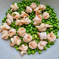 #夏日鲜味轻享健康#虾仁炒豌豆的做法图解6