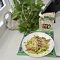#夏日鲜味轻享健康#松茸鲜凉拌火腿黄瓜宽粉皮的做法图解1