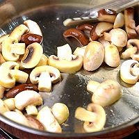 黑松露菌菇拌饭的做法图解2
