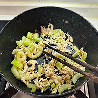 #夏日鲜味轻享健康#鸡丝炒芹菜的做法图解4