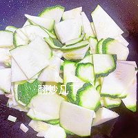 #豪吉藤椒油真香来袭#夏日减脂餐!胡萝卜香菇炒南瓜的做法图解8