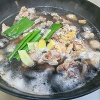 电饭锅焖牛肉的做法图解1