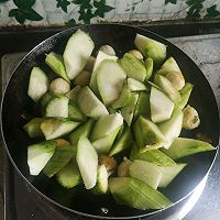 #夏日鲜味轻享健康#双鲜丝瓜炒鱼丸的做法图解9