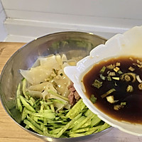 #夏日鲜味轻享健康#松茸鲜凉拌火腿黄瓜宽粉皮的做法图解7