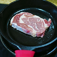 #豪吉藤椒油真香来袭#独居食堂|煎牛排的仪式感的做法图解2