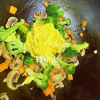 #纳福汇轻松喷出美味#低卡减脂餐!鸡蛋炒什锦菜的做法图解9