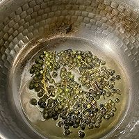 木姜子糊辣椒鸡爪的做法图解3