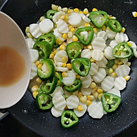 #夏日鲜味轻享健康#辣椒玉米炒山药的做法图解8