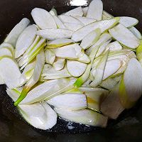 藤椒茭白的做法图解2