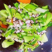 藤椒味八爪鱼丁炒上海青!的做法图解11
