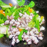 藤椒味八爪鱼丁炒上海青!的做法图解10