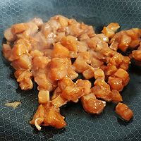 蒜香鸡肉甜青豆的做法图解2