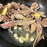 紫苏焖鸭的做法图解2