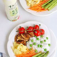 香浓鸡胸肉炒双孢菇配时蔬豌豆饭#豪吉藤椒油真香来袭#的做法图解17