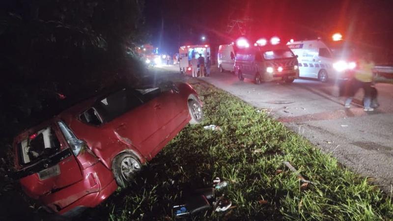 马来西亚东西大道9日凌晨1时许发生一起大巴和多功能休旅车相撞车祸，截至发稿已造成15人遇难。（新华社）