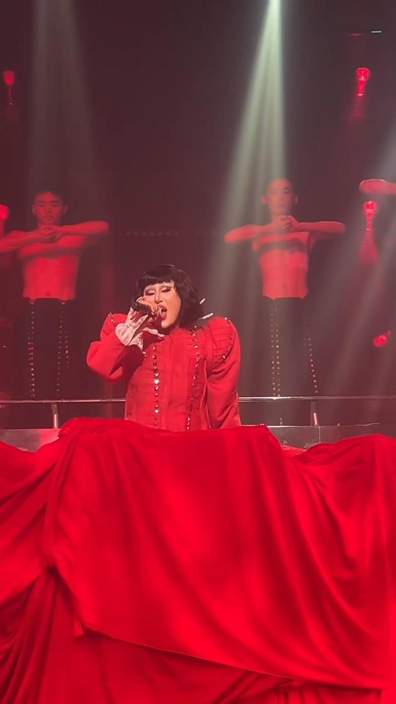 山寨版Lady Gaga引发讨论。（取材自threads）