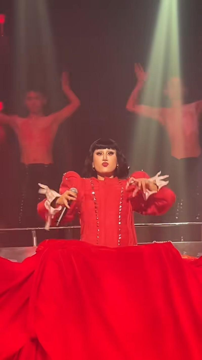 山寨版Lady Gaga引发讨论。(取材自threads)