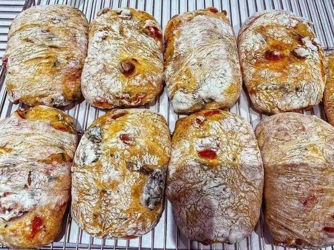 吴秋魏的面包店。(取材自潮新闻)