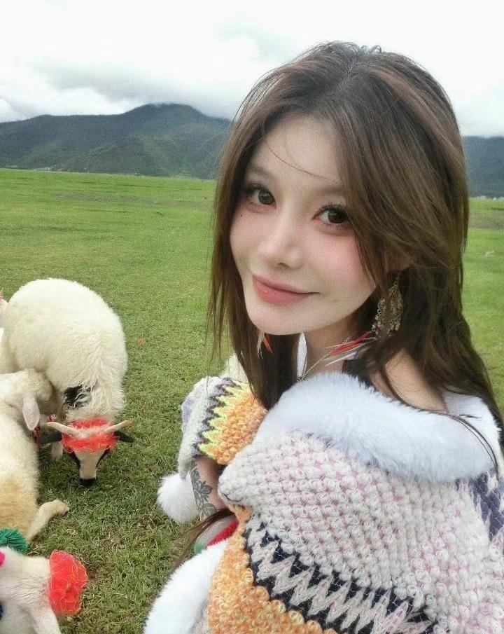 抖音美女网红妍妍酱被爆是吸毒惯犯。(取材自微博)
