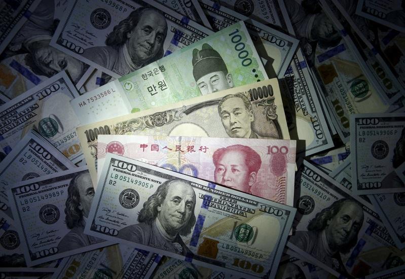 在地缘政治不确定性、货币政策变动以及汇率避险等因素的交互作用下,亚洲正逐渐摆脱对美元的依赖。图为美元、韩元、日圆及人民币等钞。(路透)