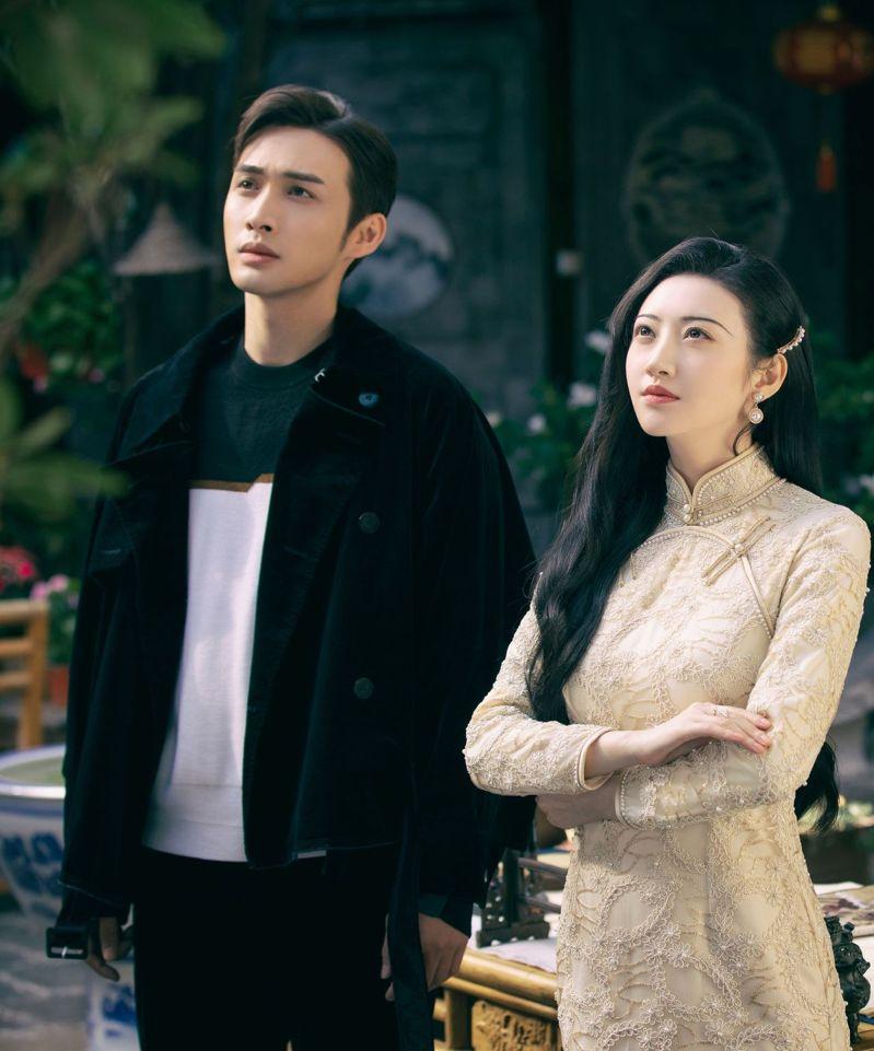 景甜(右)与张彬彬二搭,让「放肆藤你」CP粉开心极了。(取材自微博)