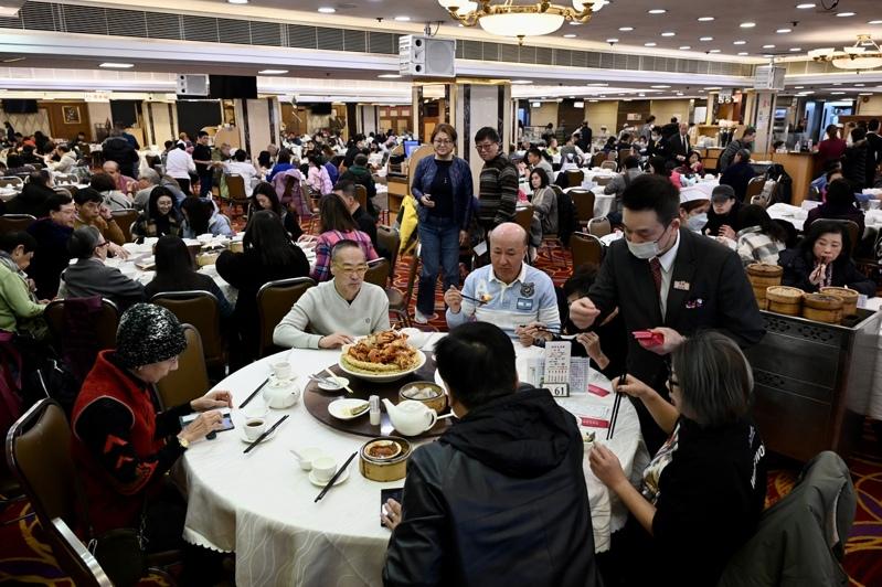 三人聚餐违规?中国「禁酒令」被指层层加码。(中新社数据照)