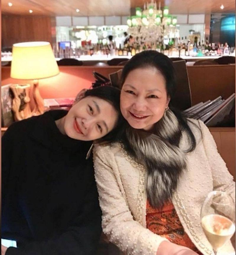 徐妈妈痛失爱女,常通过脸书抒发思女之情。图/摘自脸书