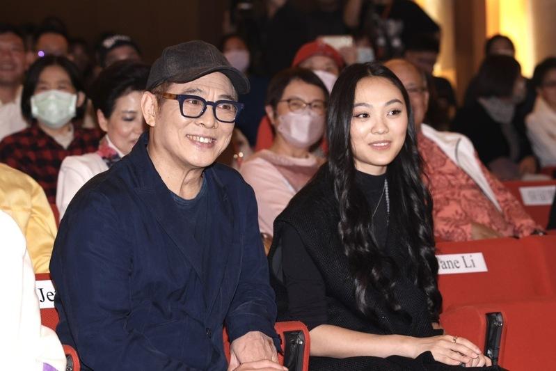 李连杰(前排右)和大女儿Jane。(本报数据照片)
