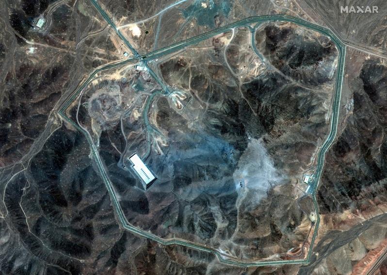 福尔多地下核设施遭美空袭后卫星空拍图。(路透)