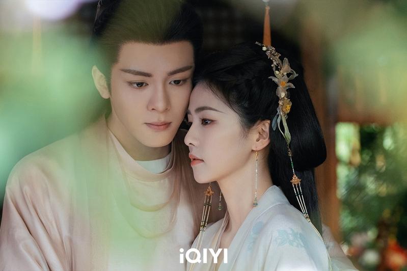 白鹿(右)、曾舜晞在「临江仙」中历经「三婚三离」命运纠葛。图／iQIYI爱奇艺国际版提供